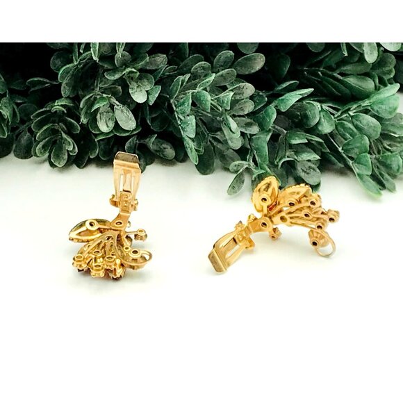 Vintage Clip-On Red & Aurora Borealis Rhinestone Earrings Gold-Tone Metal Statem - Picture 5 of 8